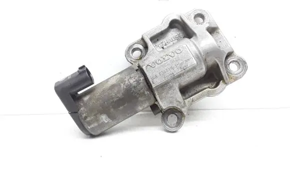 Volvo XC70 Camshaft vanos timing valve 8670422