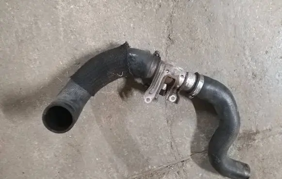 Suzuki Swift III Coolant pipe/hose MK8
