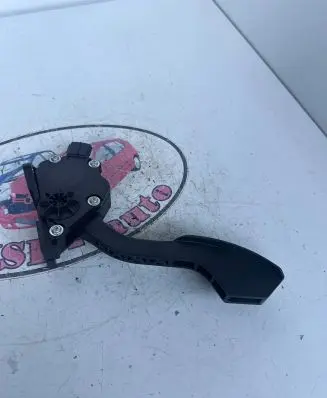 Toyota RAV 4 (XA30) Accelerator throttle pedal 7811042010