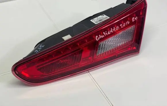 Tailgate rear/tail lights