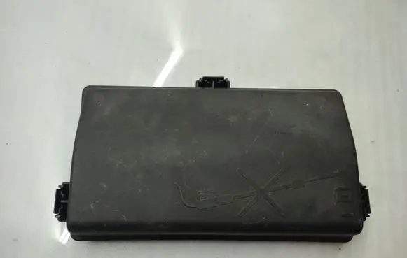 Opel Insignia A Fuse box cover 13222784