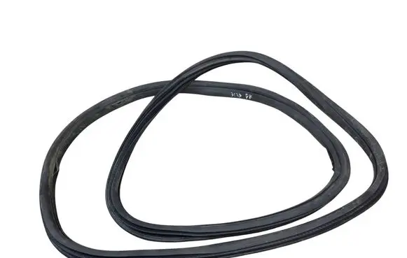 Peugeot 208 I Front door rubber seal 9673084680