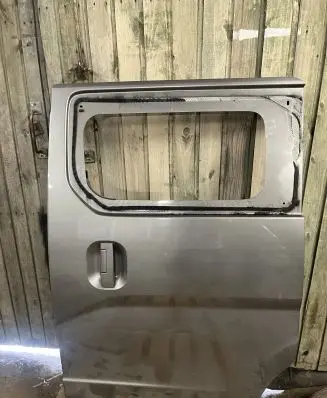 Nissan NV200 Rear door