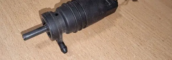 BMW 5 E39 Windscreen/windshield washer pump 8362154