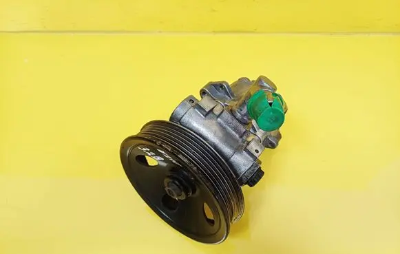 Mercedes-Benz E W210 Power steering pump 