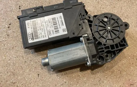 Audi A8 S8 D3 4E Front door window regulator motor 4E1910802B
