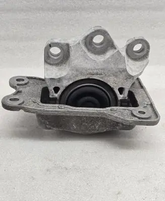 Volvo XC90 Engine mount bracket 31339949