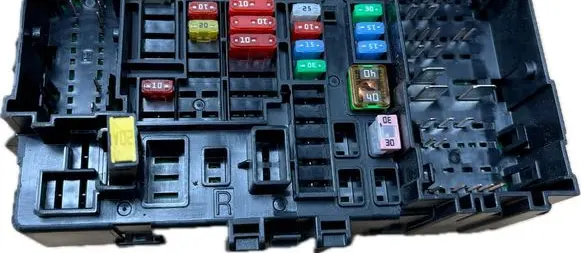Cadillac Escalade IV Fuse box set 84114433