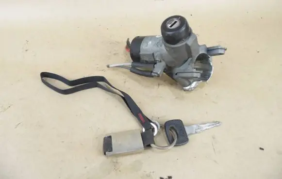 Mercedes-Benz Vito Viano W638 Ignition lock A0005458108