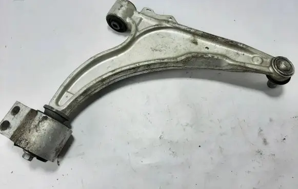 Opel Astra J Front lower control arm/wishbone 13401129