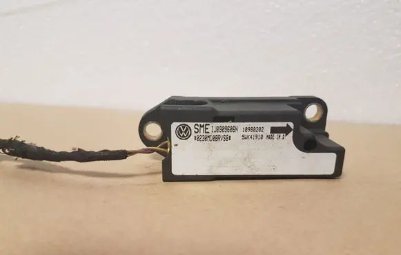 Volkswagen PASSAT B6 Airbag deployment crash/impact sensor IJ0909606N 5WK41910