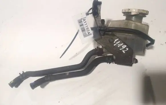 Mitsubishi Grandis Brake fluid reservoir 