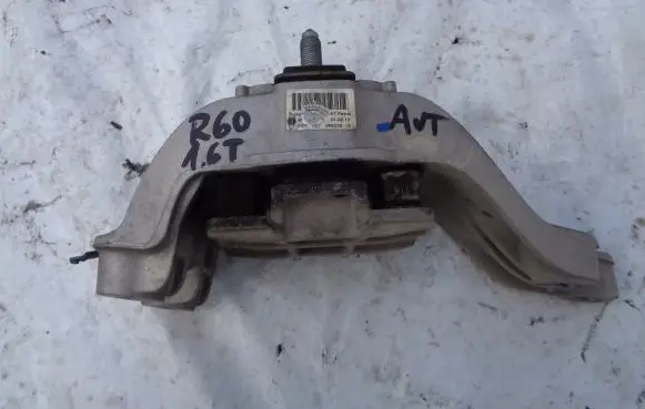 Mini Cooper Countryman R60 Engine mounting bracket