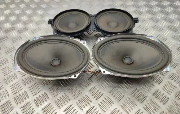 Mini One - Cooper Coupe R56 Front door speaker