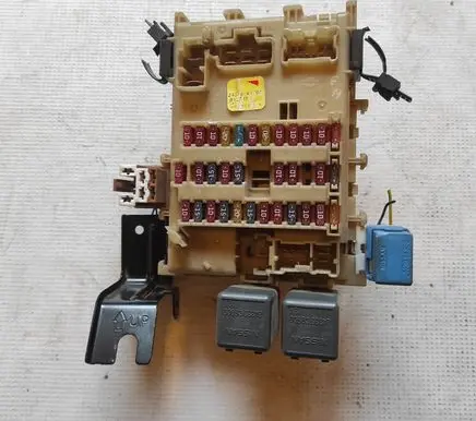 Nissan Primera Fuse module 24350AV700