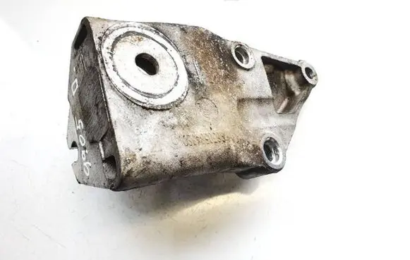 Peugeot 406 Engine mounting bracket 9630584380
