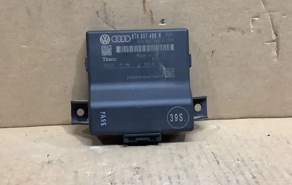Audi A4 S4 B8 8K Gateway control module 8T0907468H