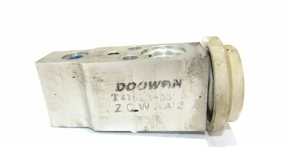KIA Sorento Air conditioning (A/C) expansion valve T416230350
