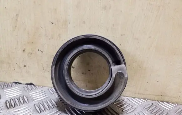 Volkswagen Touareg II Rear coil spring rubber mount 