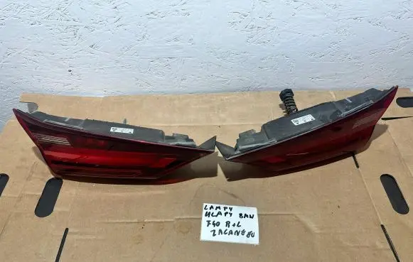 Tailgate rear/tail lights