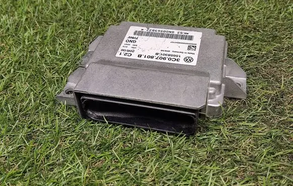 Volkswagen PASSAT B6 Hand brake control module 3C0907801B 15658301B KN00569837