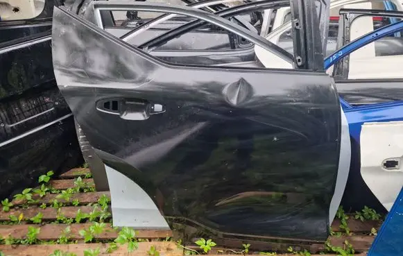 Volvo XC40 Rear door