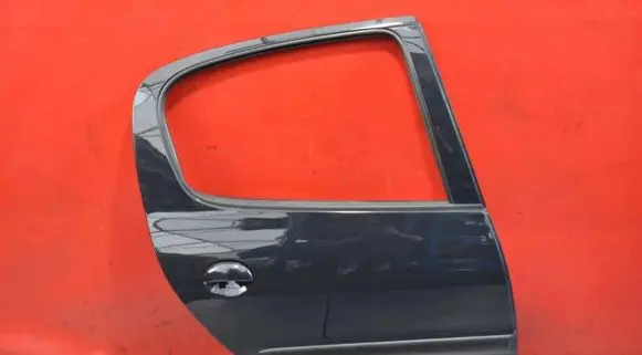 Peugeot 206+ Rear door