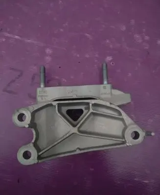 Peugeot 208 Engine mount bracket 9826533880