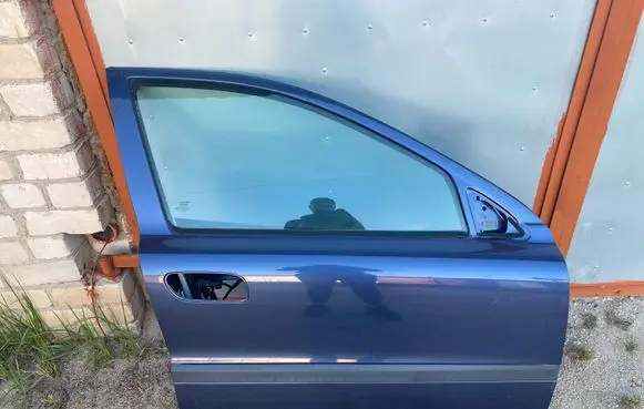 Volvo V70 Front door