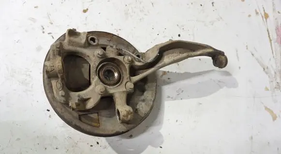 Land Rover Discovery 3 - LR3 Front wheel hub spindle knuckle