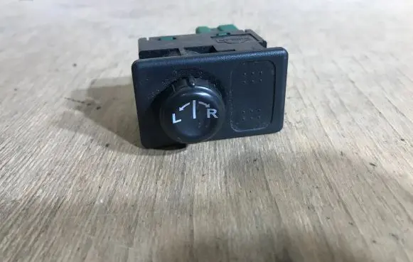 Nissan Primera Wing mirror switch NILESZHD