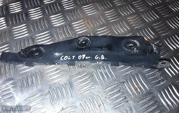Rear bumper mounting bracket