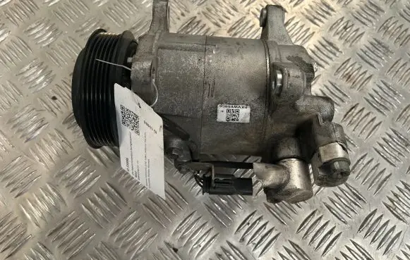 BMW X4 F26 Air conditioning (A/C) compressor (pump) 6826879
