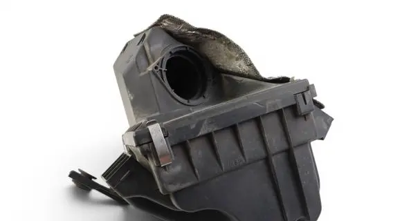 Volkswagen PASSAT B5 Air filter box 3B0129607N
