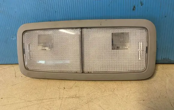 Toyota Avensis T270 Rear seat light 8125005030