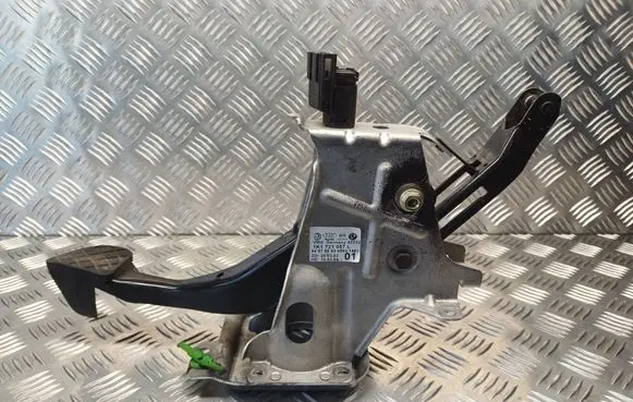 Volkswagen Golf V Brake pedal 1K1721057L