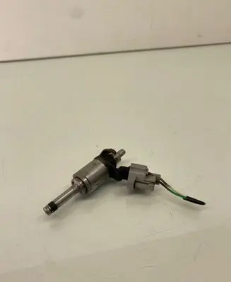 Nissan Pulsar Fuel injector H8201141604