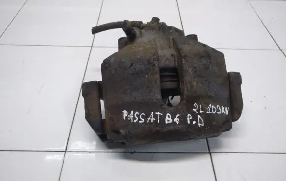 Volkswagen PASSAT B6 Front brake caliper