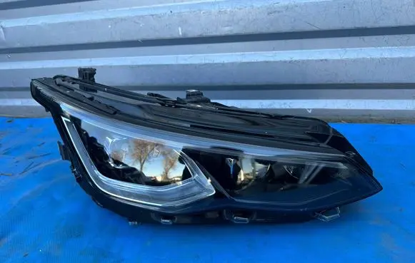 Volkswagen Golf VIII Headlight/headlamp 5H1941060R