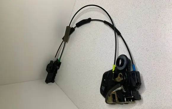 Toyota Avensis T250 Rear door lock 50594A1