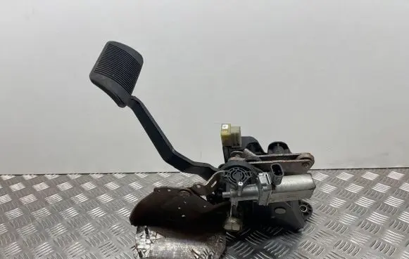 Dodge Grand Caravan Brake pedal P04721199AG 04721199AG