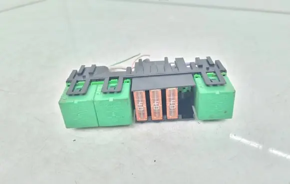 Citroen C4 I Picasso Fuse module 12V35A03531
