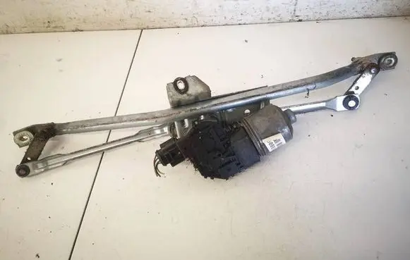 Volkswagen PASSAT B5.5 Front wiper linkage and motor 8D1955605B