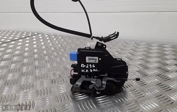 Volkswagen Golf Plus Rear door lock 7L0839015D