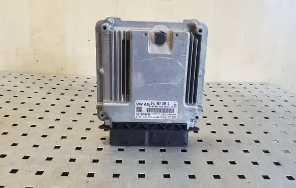 Volkswagen PASSAT B8 Engine control unit/module 04L907309R 0281031066