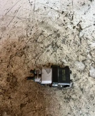 Toyota RAV 4 (XA40) Glow plug pre-heat relay 2861067010 1567000671