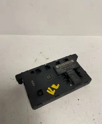 Mercedes-Benz C W203 Door control unit/module 2038205526 351321