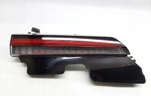 Volvo C40 Tailgate rear/tail lights 32365673