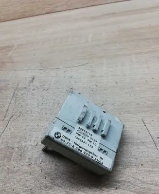 BMW 5 E39 Alarm relay 8386932 55892110
