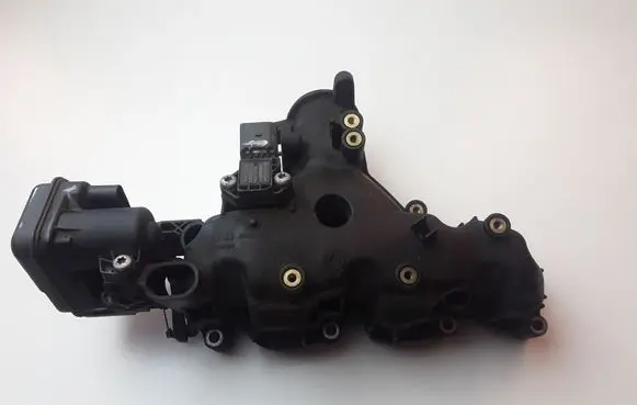 Volkswagen Polo V 6R Intake manifold 03P129711D